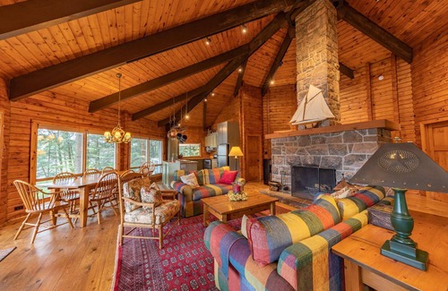 Seguin Cottage | Family Friendly Getaway in Sucker Bay on Lake Rosseau! Sleeps 8!