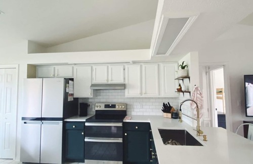 Navarre House | Family Friendly Getaway close to beach