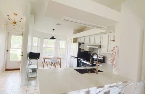 Navarre House | Family Friendly Getaway close to beach