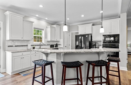 Emerald Isle House | Family-Friendly! Golf Cart, Large Screened Porch, King Beds, Minutes From Beach