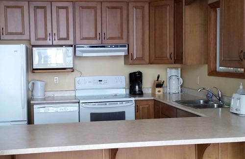 The Archipelago Cottage | Family Friendly Granite Point Cottage