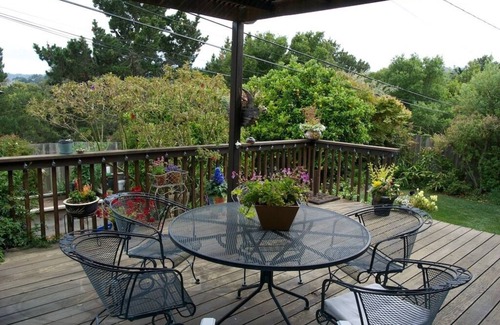 San Bruno House | Family Friendly Great For Two Families views of SF Bay
