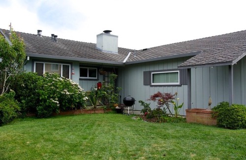 San Bruno House | Family Friendly Great For Two Families views of SF Bay