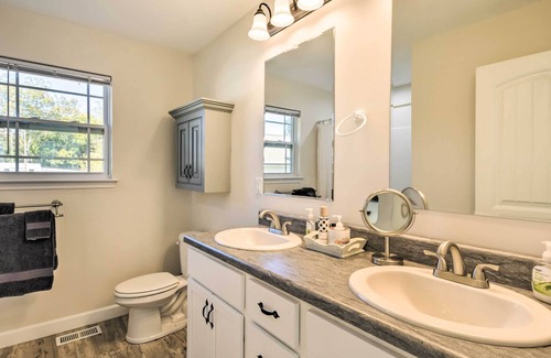 Greer House | Family-Friendly Greer Home w/ Balcony & Yard!
