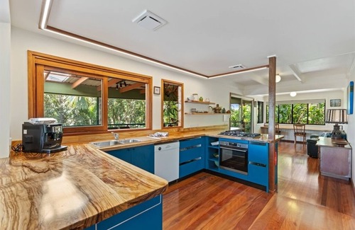 Farrants Hill House | Family Friendly Home on Farrants Hill