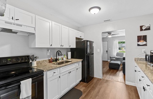 Winter Haven House | Family-Friendly Haven near Downtown - Fast Wifi