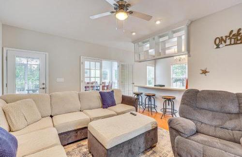 Council House | Family-Friendly Harrells Home with Fire Pit and Kayaks