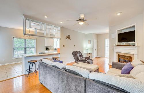 Council House | Family-Friendly Harrells Home with Fire Pit and Kayaks