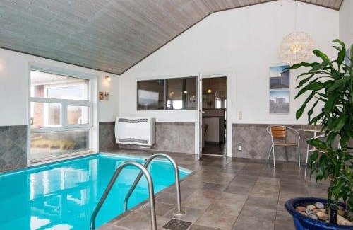 Henne Strand House | Family-friendly Haven with Pool - By Traum Ferienwohnungen