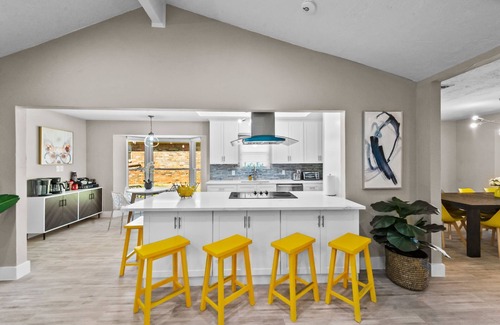 Richardson House | Family Friendly, Heated Pool Spa, 2 King Beds, Cornhole, Foosball, Games, Grill
