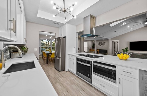 Richardson House | Family Friendly, Heated Pool Spa, 2 King Beds, Cornhole, Foosball, Games, Grill