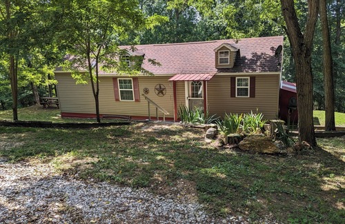 Eddyville Cabin | Family-friendly, hidden gem! Boat, Fish, Hunt, Repeat.