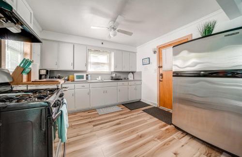 Erie House | Family-Friendly Hideaway Near Presque Isle!