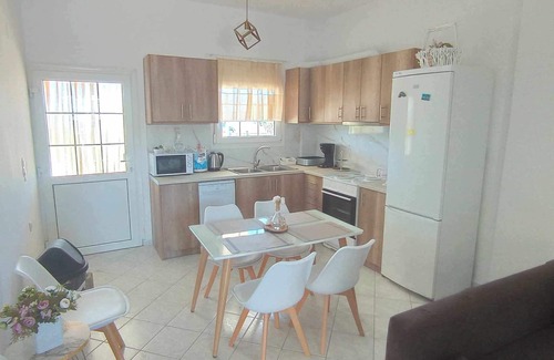 Neo Kalamaki House | Family friendly holiday home