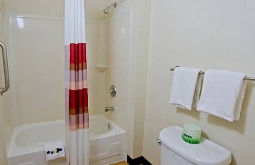 Bowmansville House | Family-friendly Hotel Near Downtown Buffalo! w/ Free Parking, Pets are Allowed!