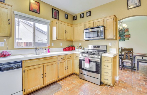 Victorville House | Family-Friendly Home w/Fenced Yard in Victorville