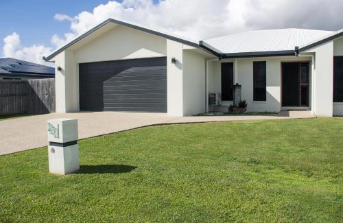 Ooralea House | Family Friendly Holiday Home