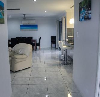 Ooralea House | Family Friendly Holiday Home