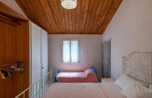 Terre Roveresche House | Family-friendly holiday home with large garden and swimming pool.