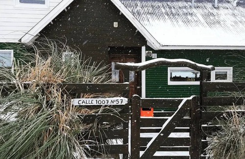 Macrozona Meseta Cerro Calafate House | Family-Friendly Home with Lake Views, Playroom & Garden, Near Glaciers