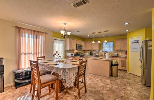 Pasadena House | Family-Friendly Home ~ 12 Mi to Space Center!