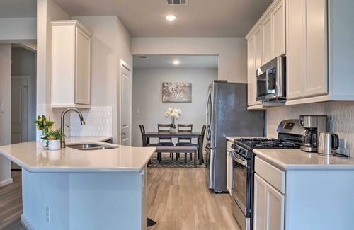 Clodine House | Family-Friendly Home ~ 25 Mi to Dtwn Houston!