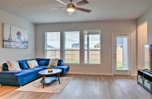 Clodine House | Family-Friendly Home ~ 25 Mi to Dtwn Houston!