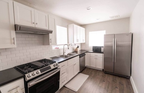 Encanto House | Family Friendly Home by Downtown with 3 Beds
