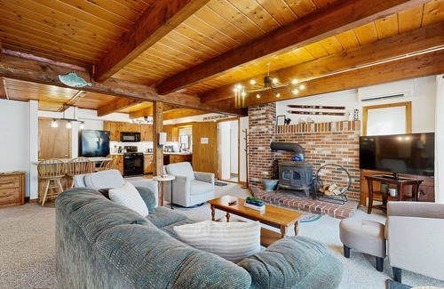 Intervale House | Family-Friendly Home close to local attractions: AC & Shared Pool/Tennis Courts