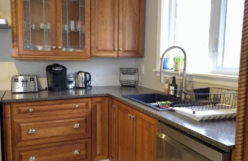 Terra Nova House | Family-friendly home on a quiet street close to everything