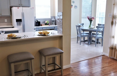 Plano House | Family Friendly Home Convenient to everything!