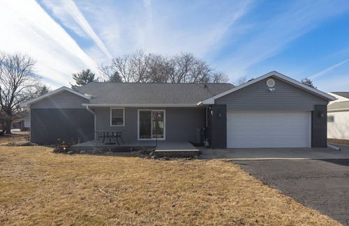 Rochelle House | Family-Friendly home in Rochelle, IL