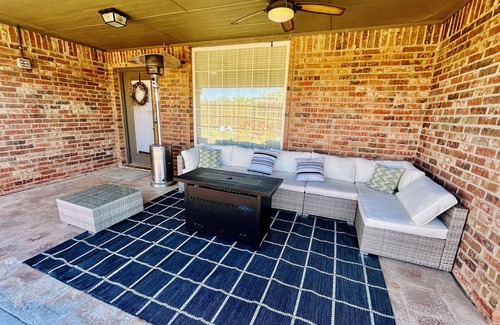 Elgin House | Family friendly home in Elginn15 min from Fort Sill