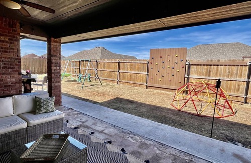 Elgin House | Family friendly home in Elginn15 min from Fort Sill