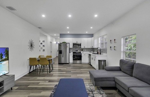 Sanford House | Family friendly home in Sanford