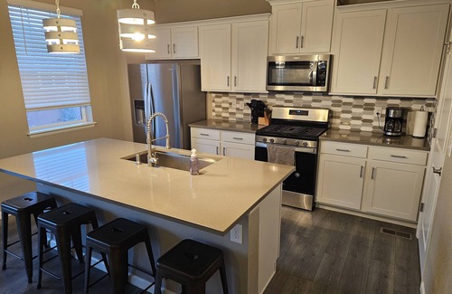 Windsor House | Family friendly home in wonderful neighborhood