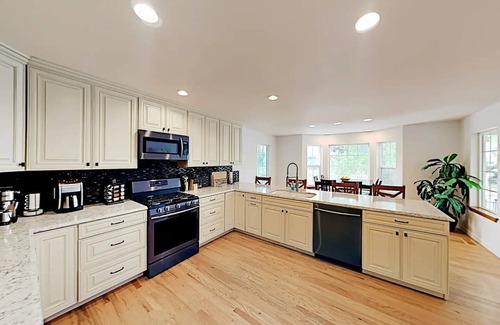 Larkspur House | Family-Friendly Home | Indoor Heated Pool & Hot Tub | Pets Welcome!