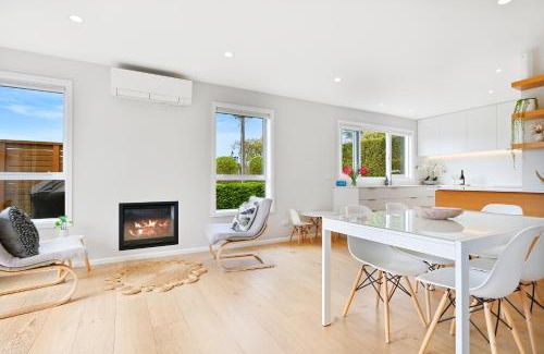 Christchurch House | Family-Friendly, Home & Garden, 4BR, by Airport, Free Parking