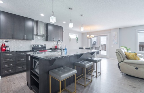 Northeast Edmonton House | Family-Friendly Home»Office»AC»Garage»Large B.yard