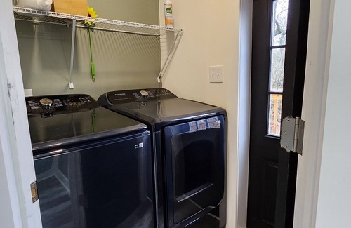 Forest House | Family-friendly home on the outskirts of Lynchburg. 18 mins from LU.