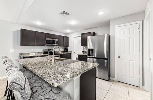 Jacarandas House | Family Friendly Home/BRAND NEW House/Central Location/kitchen essentials/Lanai