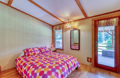 Covington House | Family-friendly Home with Private Hot Tub, Free WiFi, Firepit, and Creek