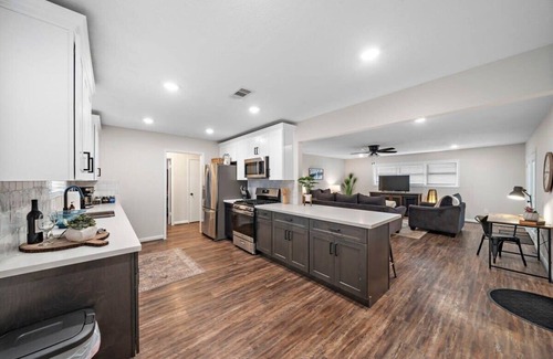 Deer Park House | Family-Friendly Home with Private Pool