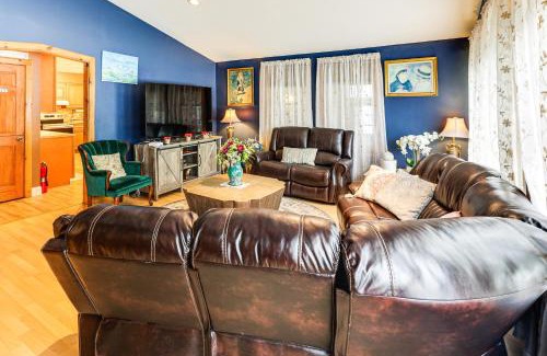 Crystal House | Family-Friendly Home with Furnish Patio in Crystal!
