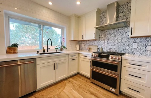 Loma Alta House | Family Friendly Home with Ocean Views - 10 min from the beach!