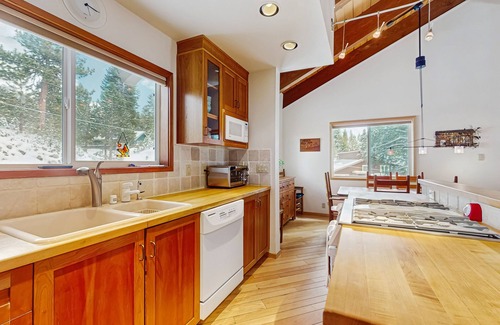 Upper Kingsbury House | Family-friendly home with mountain views, pool table, fireplace, & spacious deck