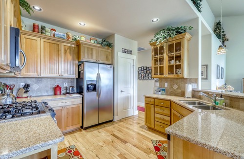 Sequim House | Family-friendly home w/full kitchen, gas grill & patio - close to downtown