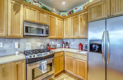 Sequim House | Family-friendly home w/full kitchen, gas grill & patio - close to downtown