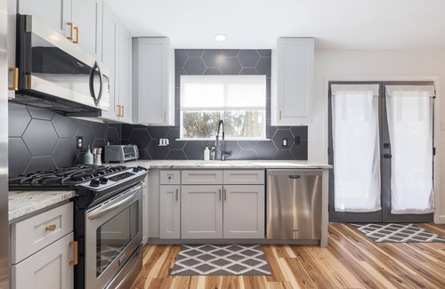 Anderson Mill House | Family-friendly home, w/kids' play area & 2 office spaces; 15 min to The Domain