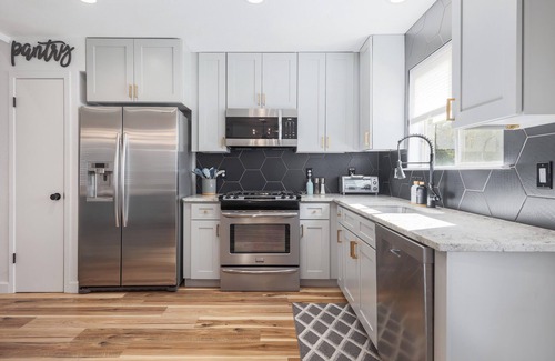 Anderson Mill House | Family-friendly home, w/kids' play area & 2 office spaces; 15 min to The Domain